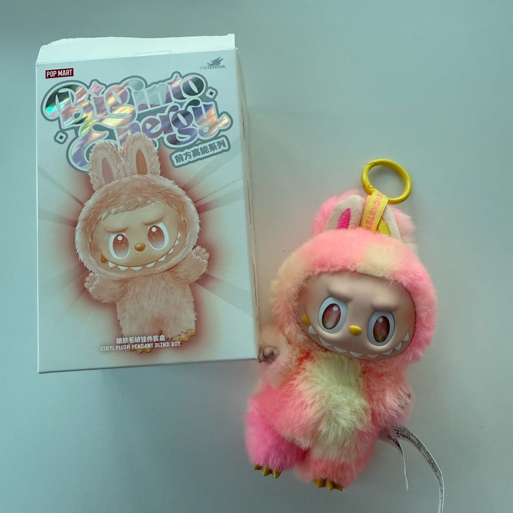 AUTHENTIC POPMART LABUBU BIG INTO ENERGY